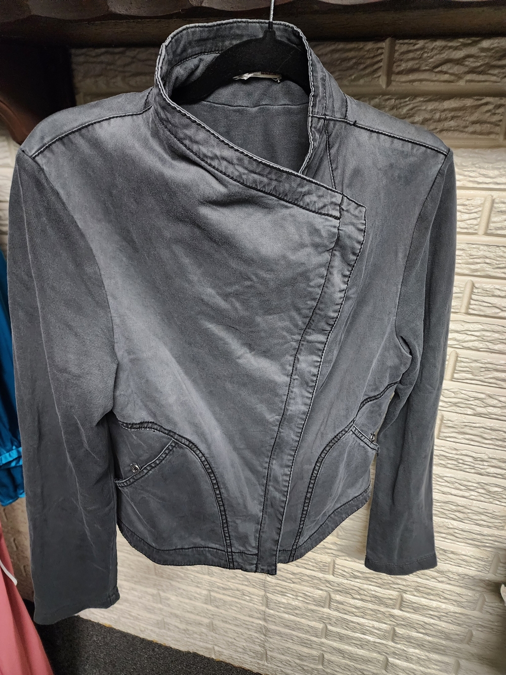 Peyton Jensen Women’s Asymmetrical Front Gray Jacket